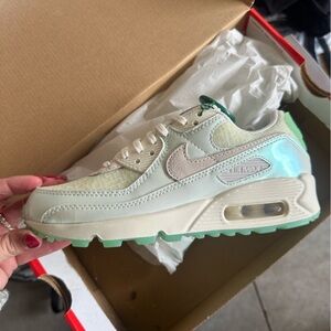 Nike Wmns Air Max 90 'Green Glow